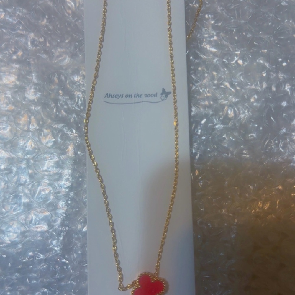 Asher’s on the roof Gold stainless steel Glover Pendant Necklace, Ref Charm